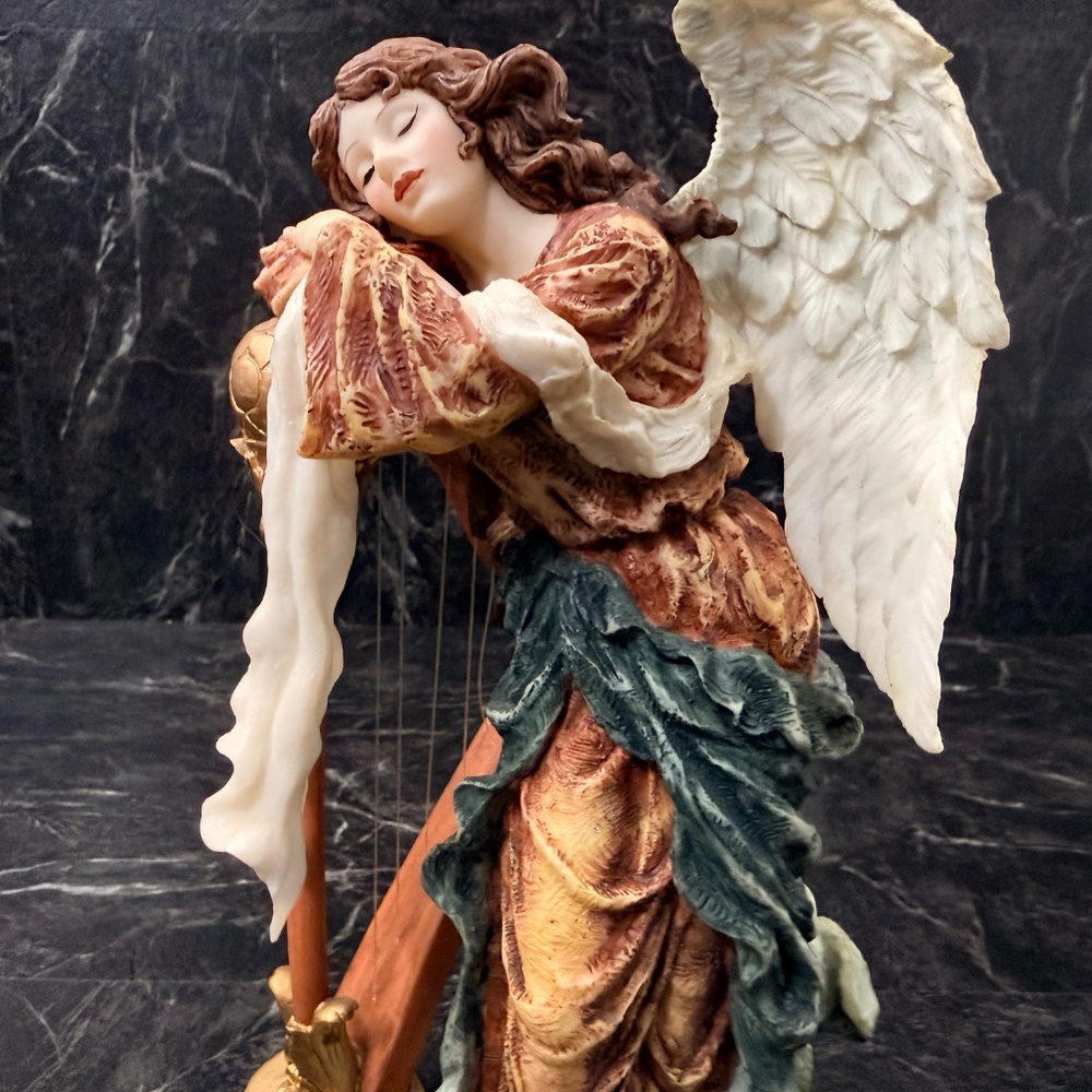 Angel Resting on Harp Figurine - Picture 4 of 16
